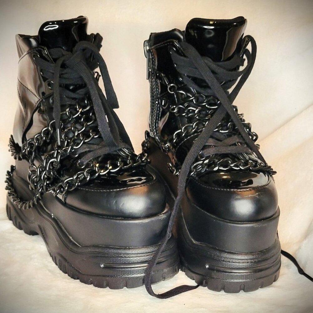 DOLLS KILL EUC Platform Combat Boots SZ 5